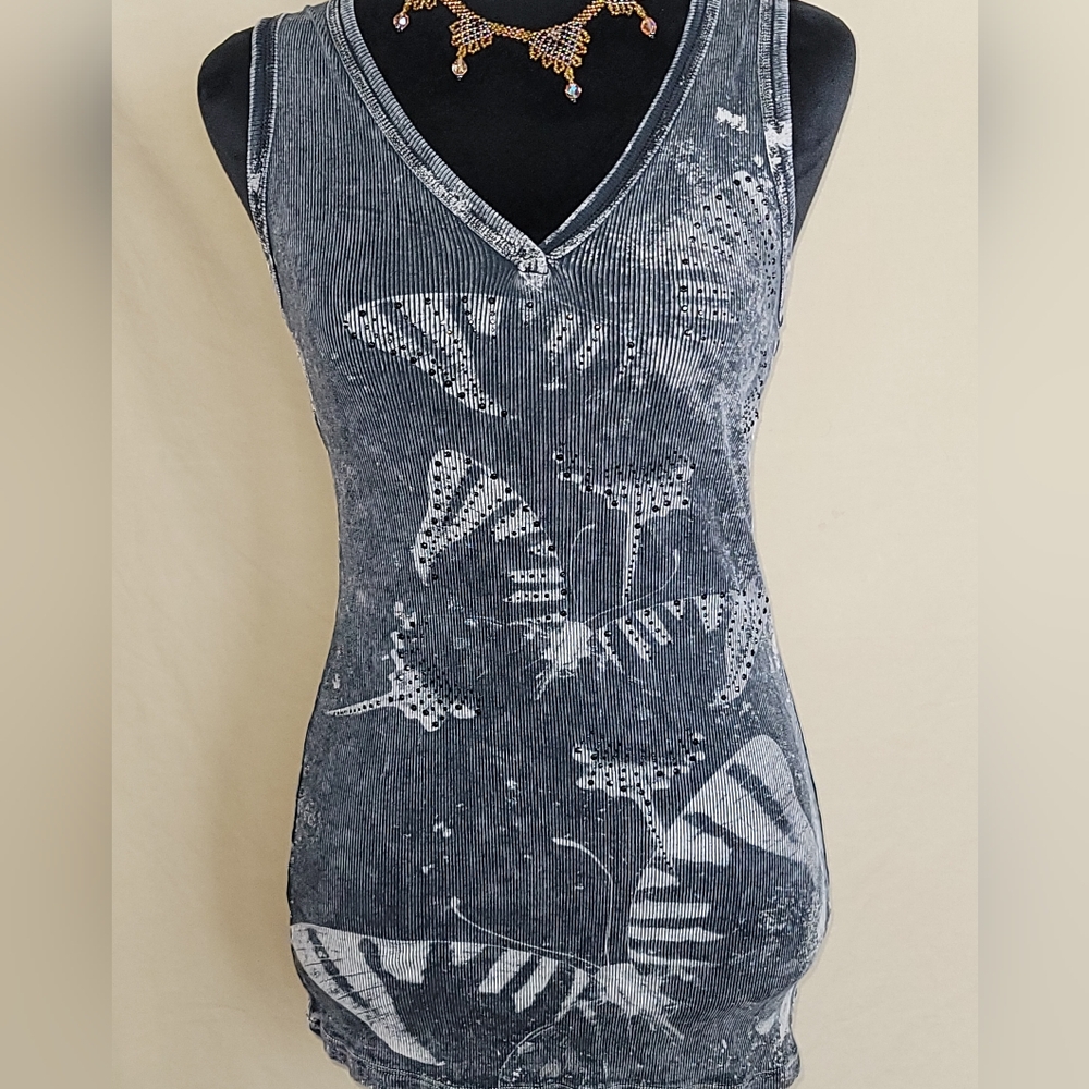 Sleeveless Butterfly Print Top - Picture 2 of 5